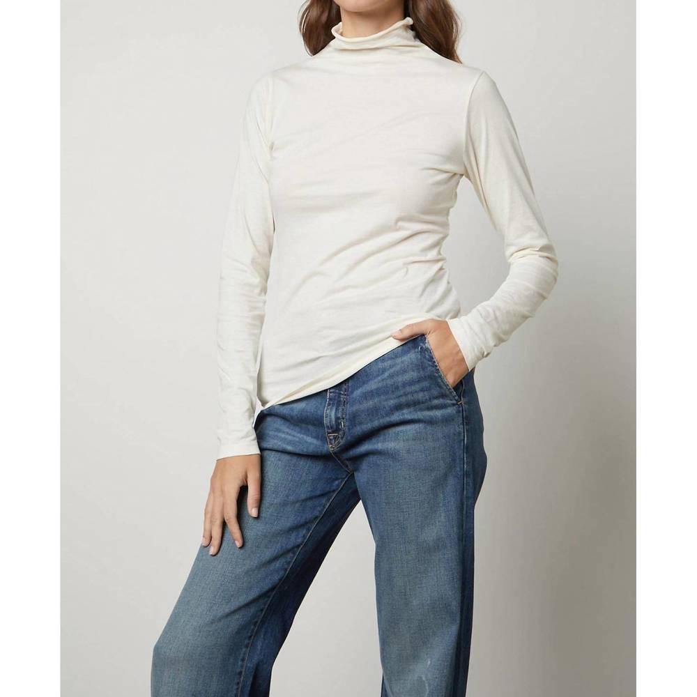 Velvet by Graham & Spencer Cream Long Sleeve Turtleneck Tee